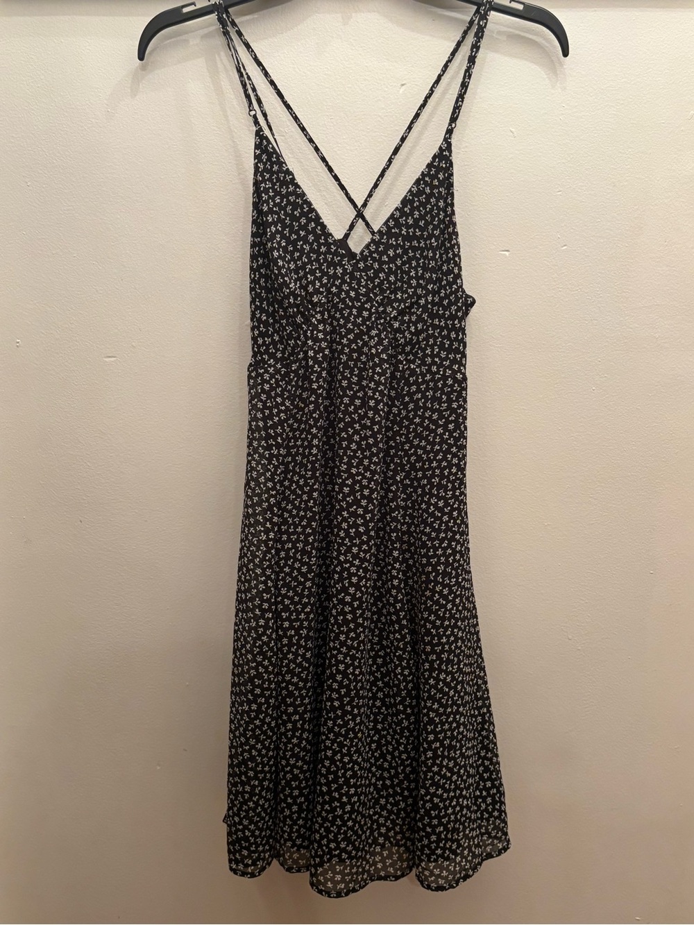 ⭐️VICTORIA’S SECRET FLORAL BLACK DRESS size 0✨
